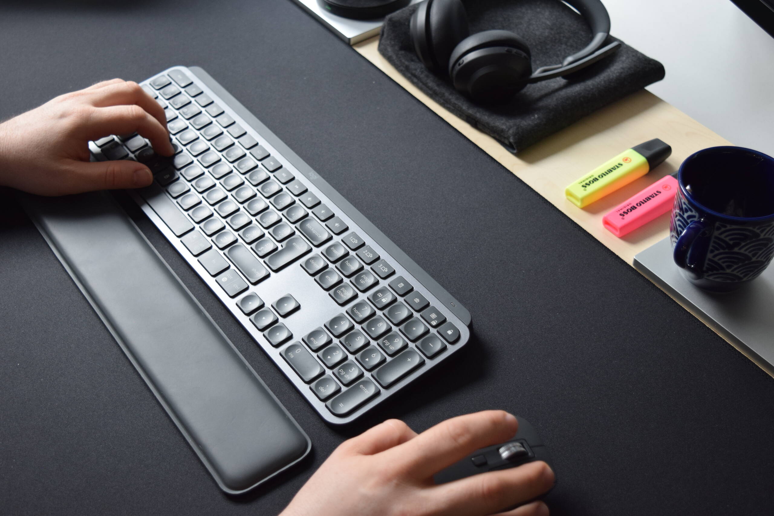 Home Office with Microsoft 365: Secure Administration of Accounts and Authorizations Home Office with Microsoft 365: Secure Administration of Accounts and Authorizations