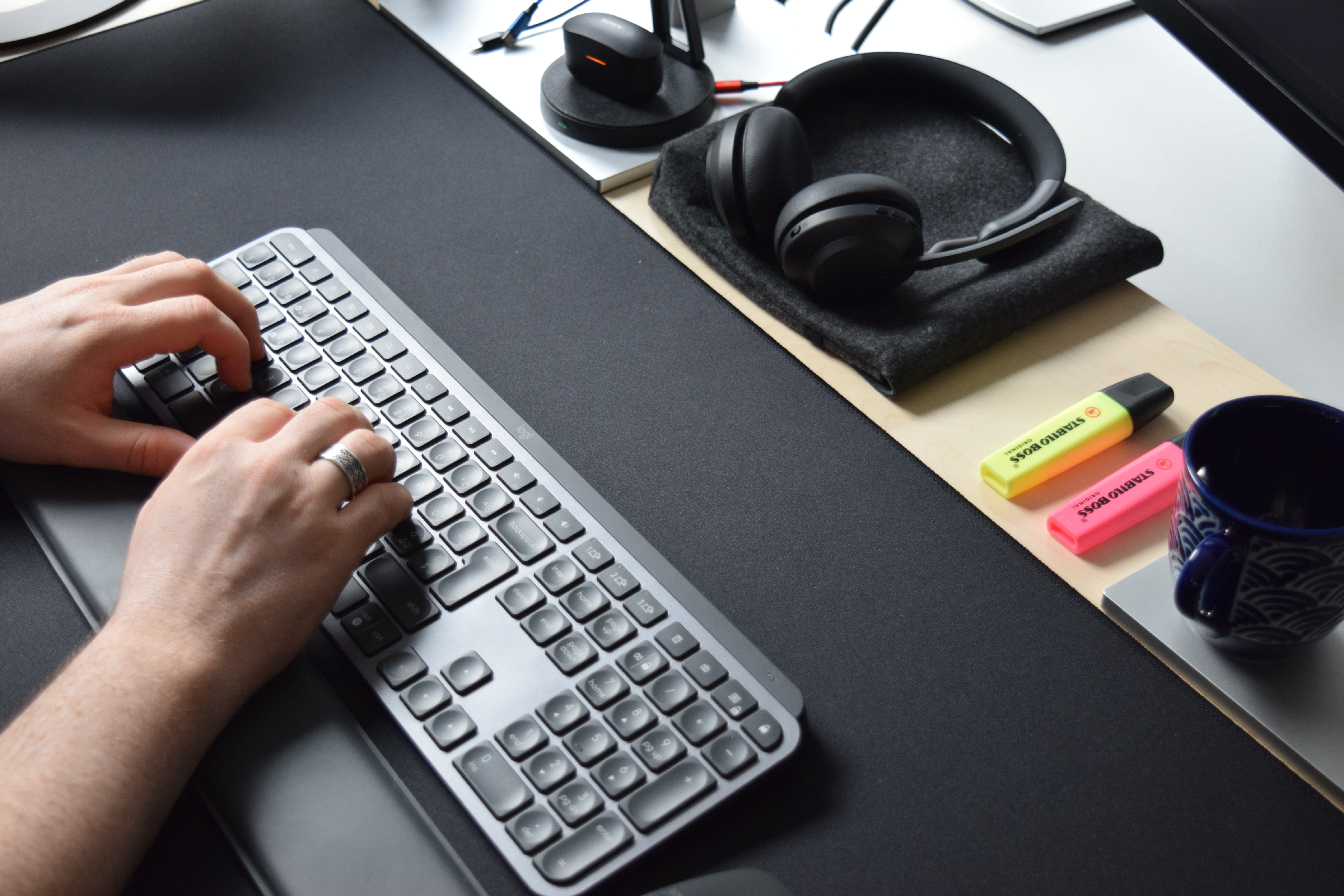 Home Office with Microsoft 365: Secure Administration of Accounts and Authorizations Home Office with Microsoft 365: Secure Administration of Accounts and Authorizations