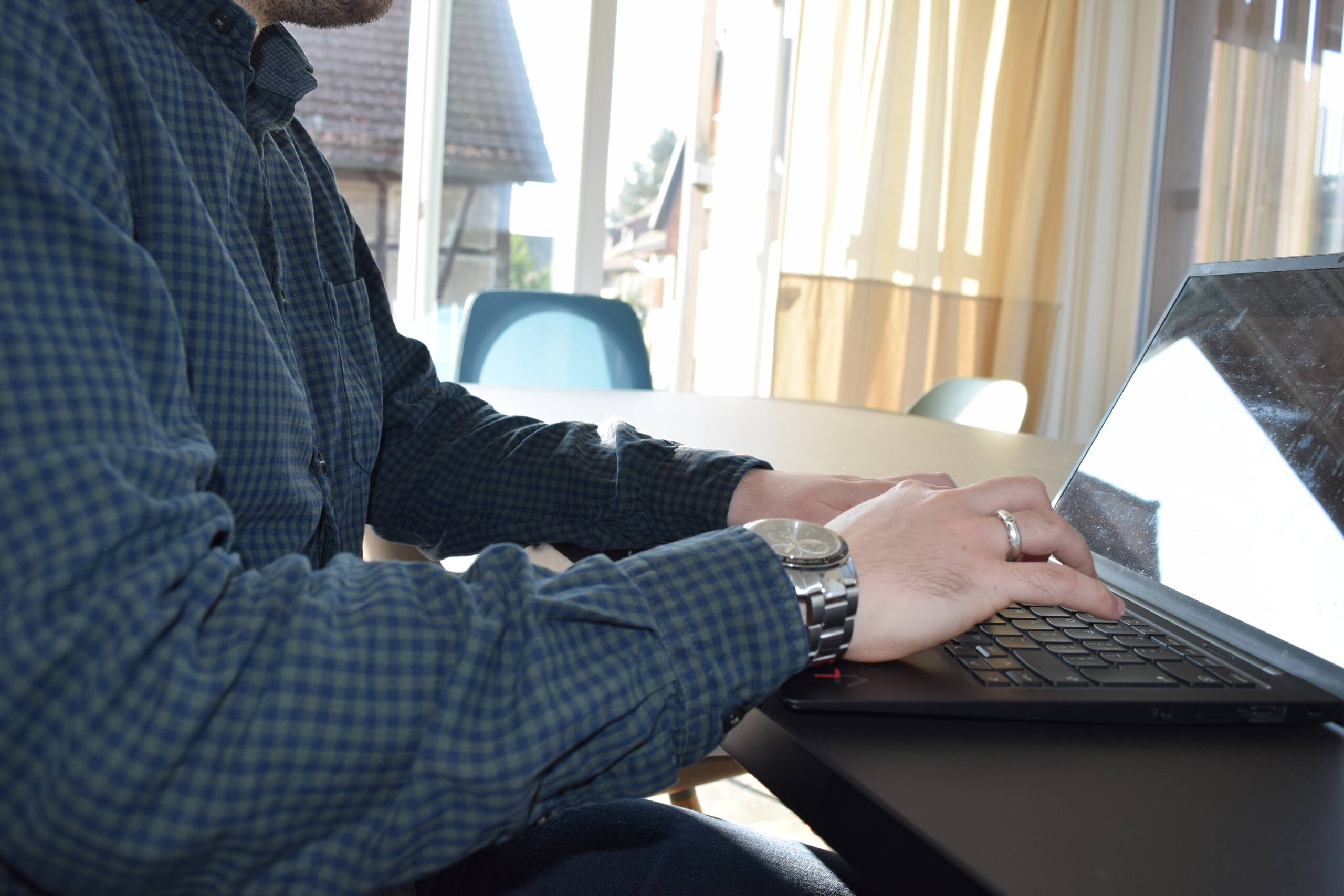 Tücken und Freuden des Homeoffice Tücken und Freuden des Homeoffice